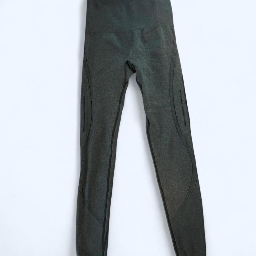 Black high-waisted leggings Size Small NEW